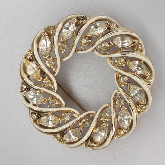 Vintage Crystal Circle Wreath Brooch Pin Pendant Ehite Enamel Gold Tone - Picture 1 of 8